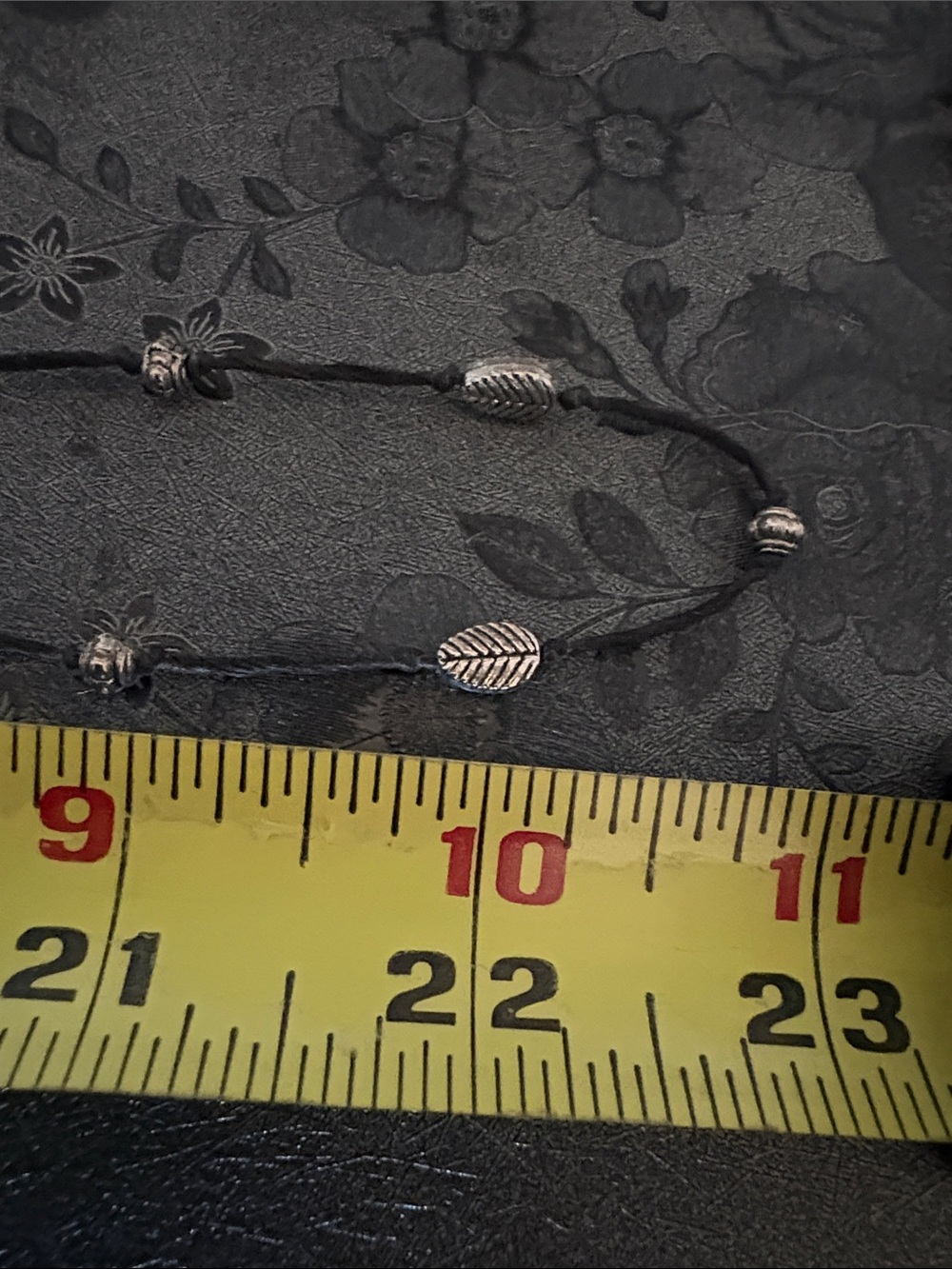 VINTAGE BOHO STYLE LEAF PENDENT LEAf ACCENTS ON BLACK CORDED LARIAT 63" NECKLACE - Picture 9 of 9